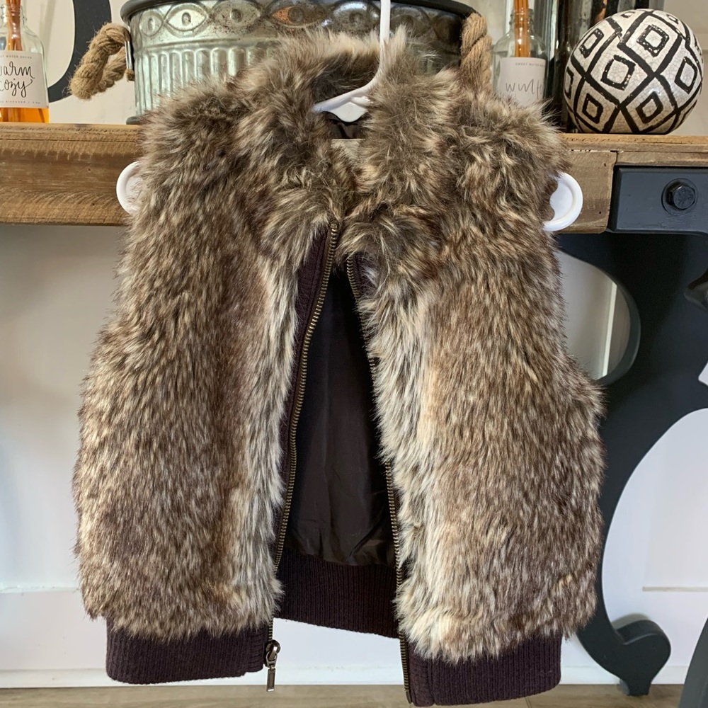 Dillard’s Copper Key Girls Faux Fur Zip Up Vest EUC